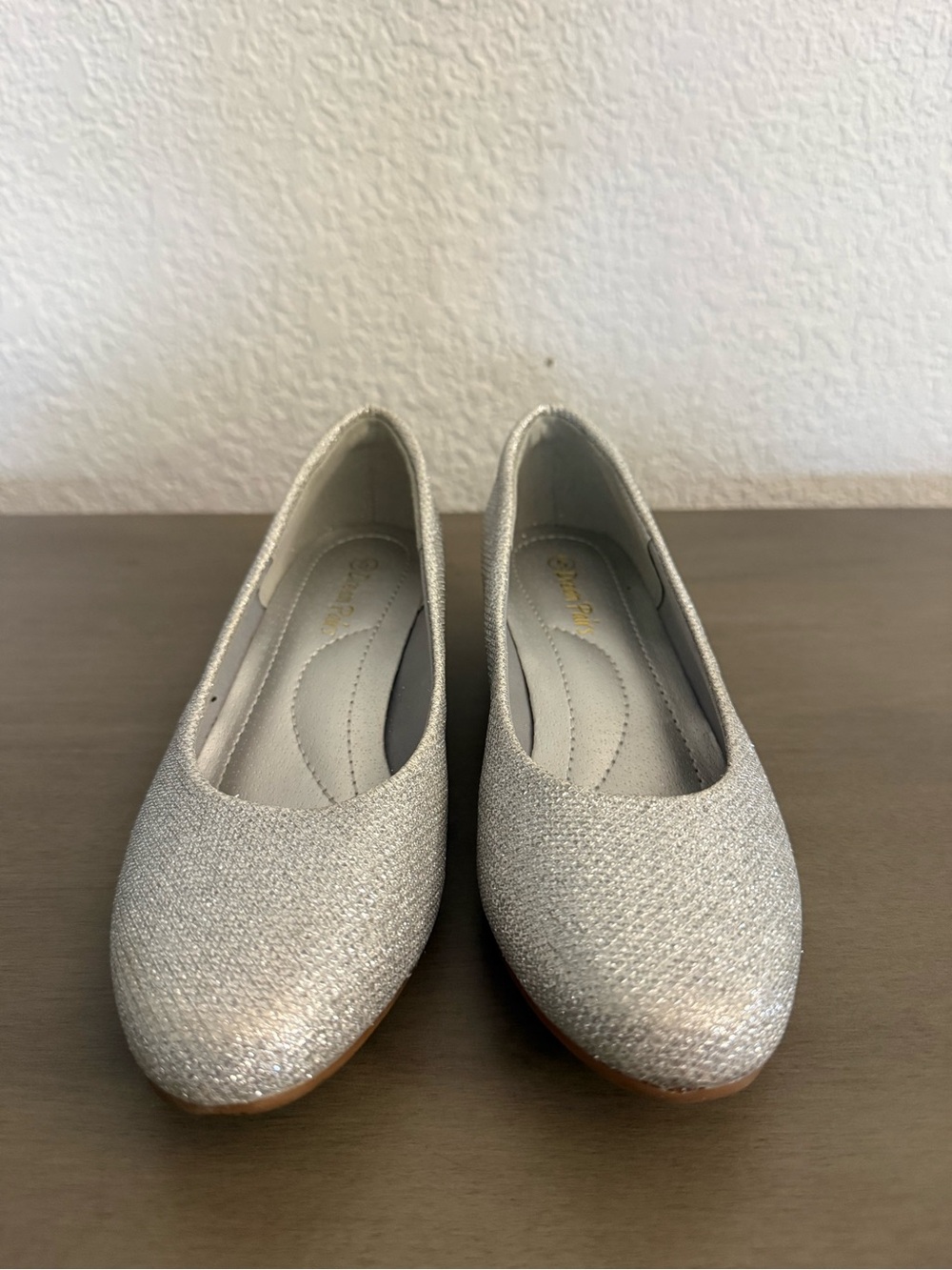 Dream Pairs Shimmering Silver Girls Ballet Flats size 5